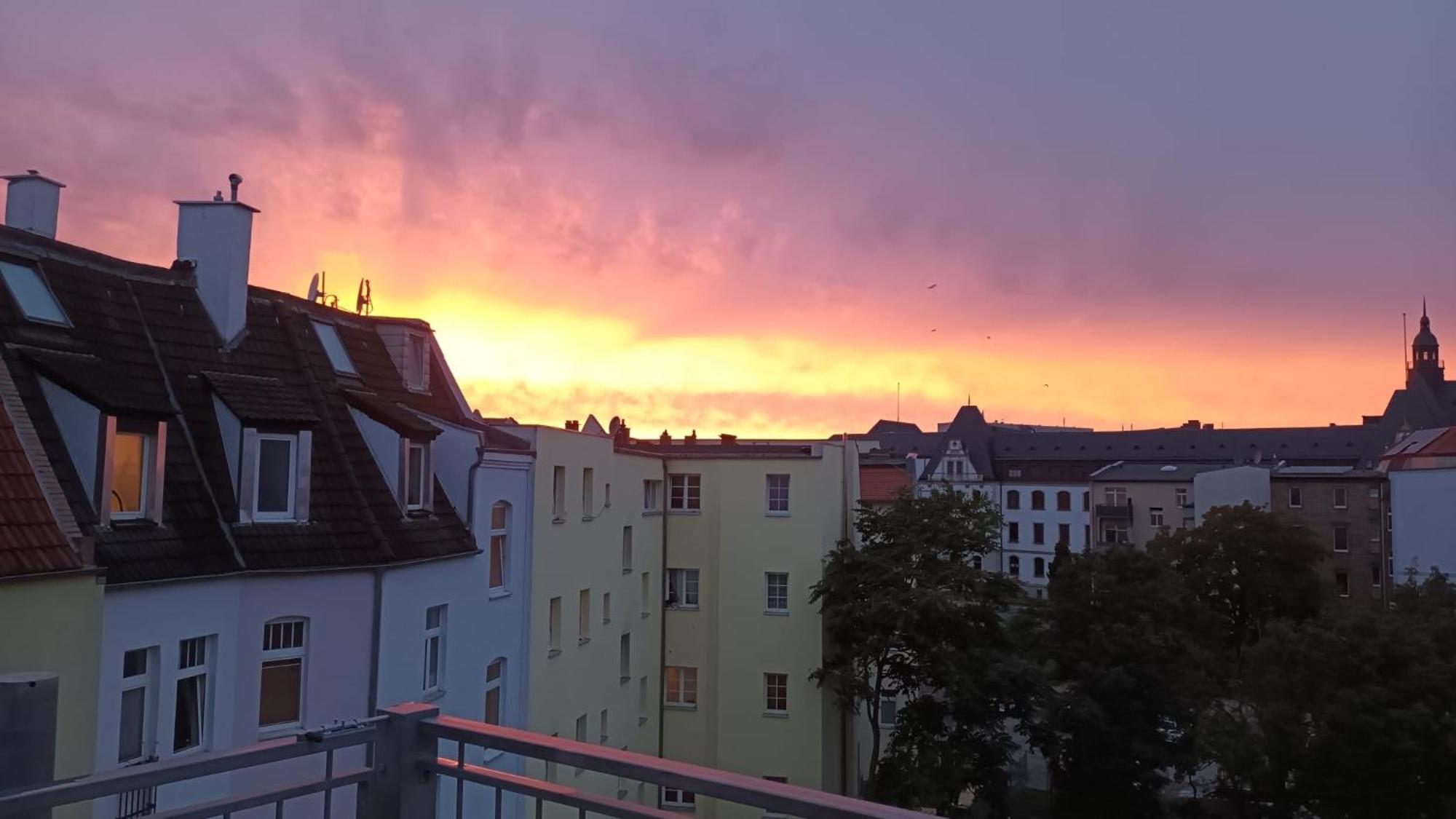 Ueber Den Daechern Von Halle Хале Екстериор снимка